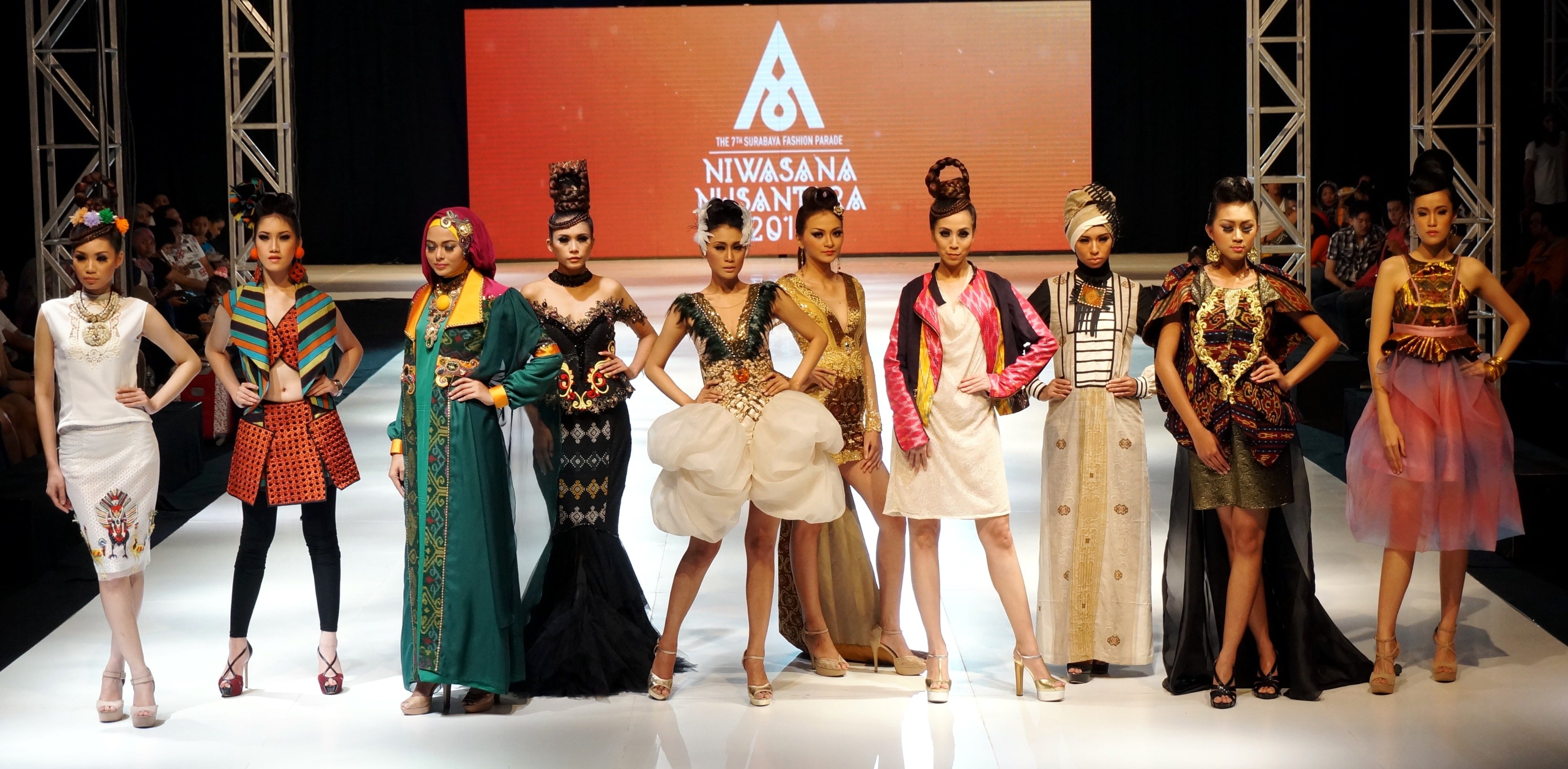 suarabay fashion parade