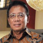 Djoko Suyanto, Panglima TNI AU pertama, kenakan batik lawasan sogan serasi bersama istrinya di HUT Perip Cikeas.