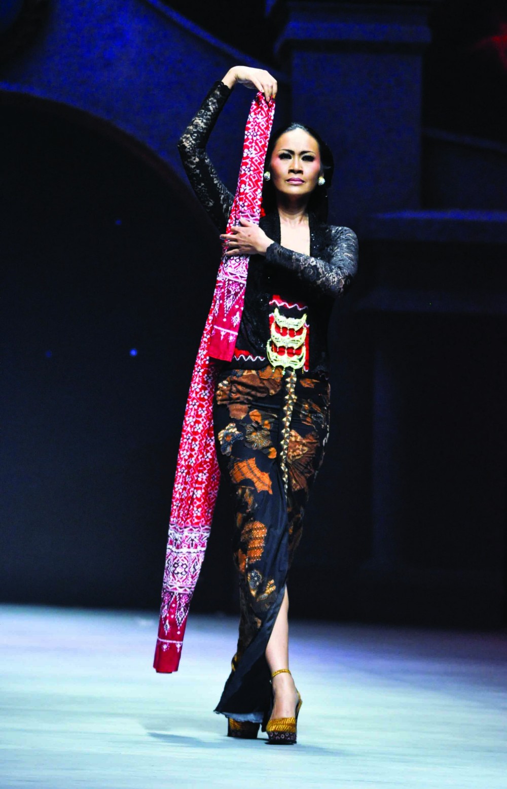 Batik Fashion - Kain Batik Terbakar Anne Avantie