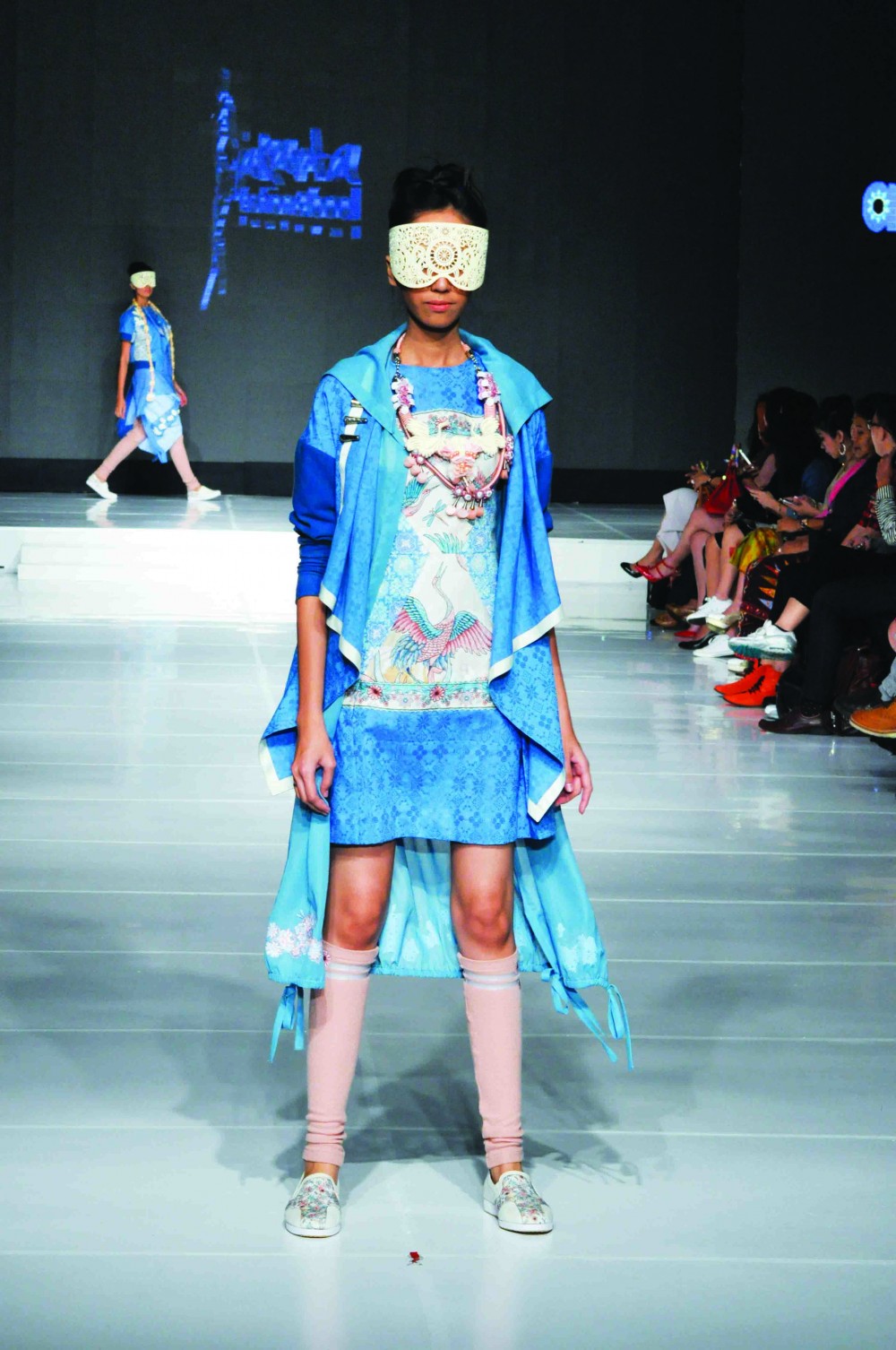 Dress batik modern rancangan Danny Satriadi memakai batik pesisiran Cirebon, menampilkan outfit batik look edgy, youthful, dan wearable.