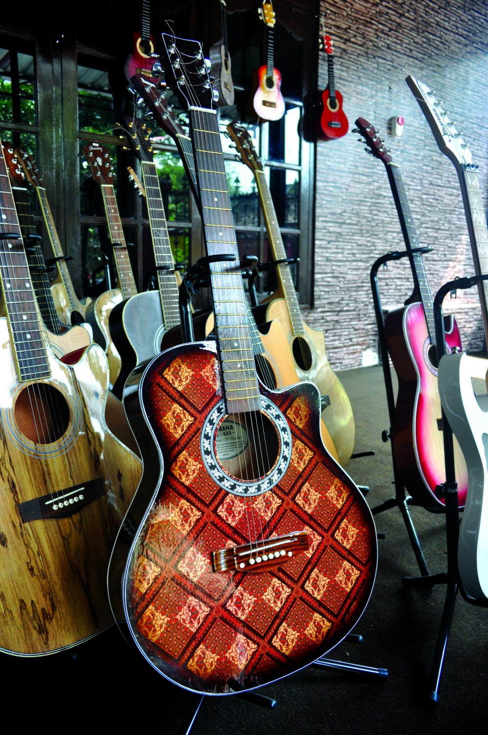 gitar batik mancasan sukoharjo jawa tengah