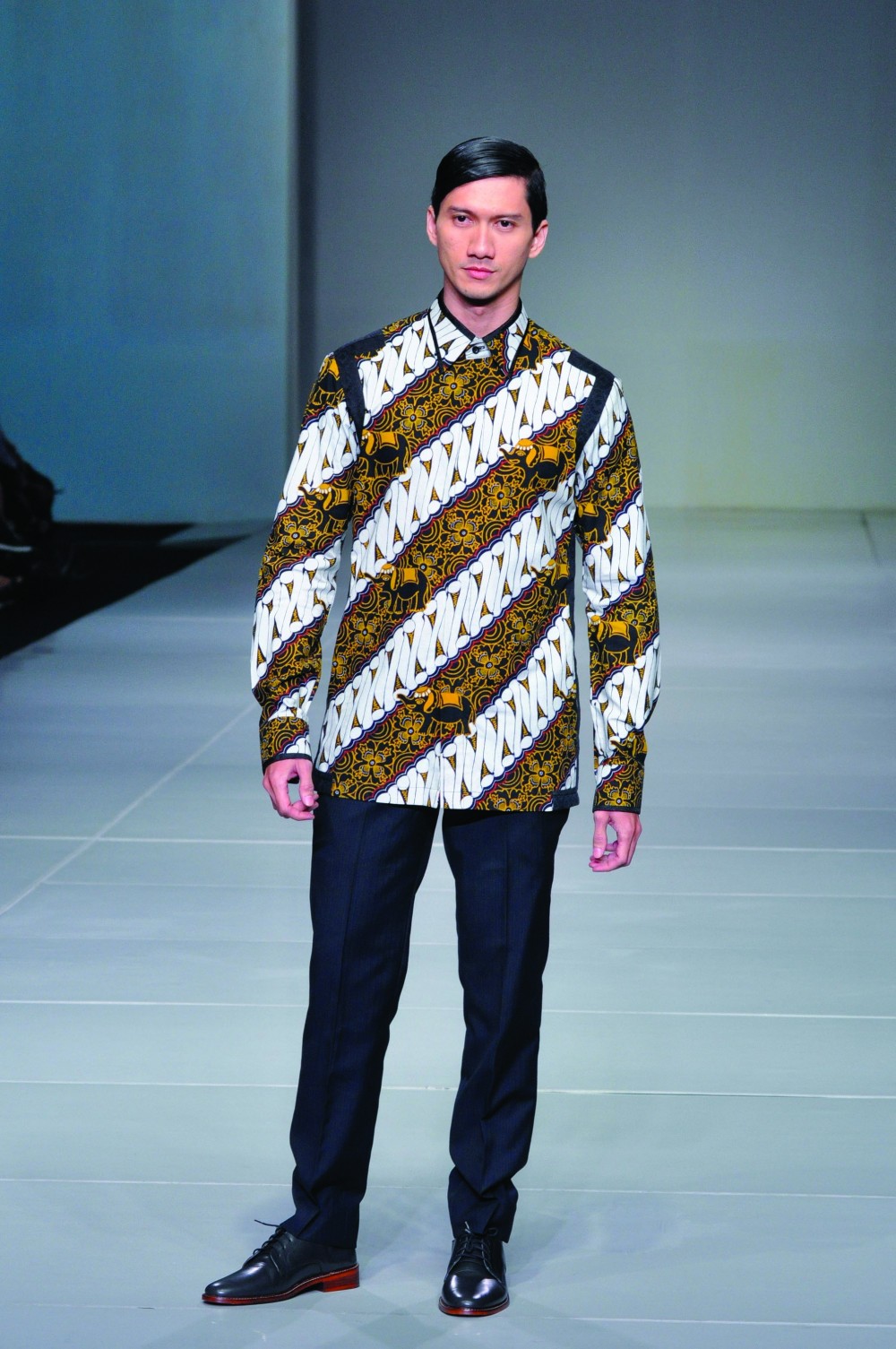 Batik Fashion - Model Baju Batik Pria Luwi Saluadji