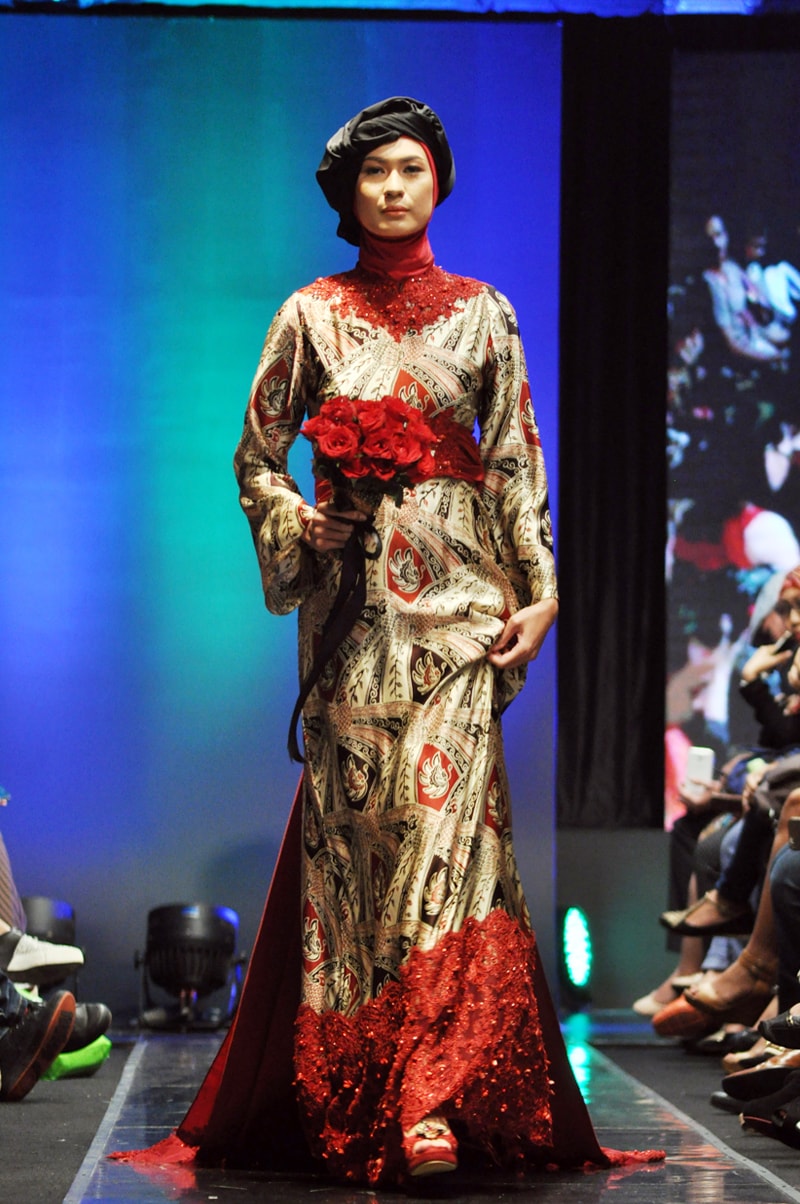 Batik Fashion - Motif Batik Merak Ngibing Febiola Ramadani