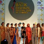 trend model batik