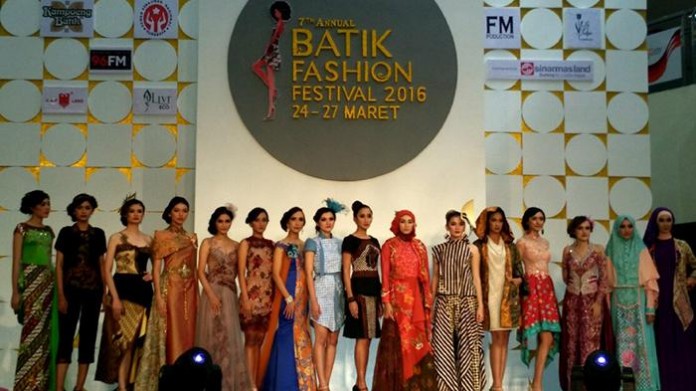 trend model batik