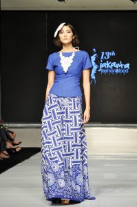 Batik Fashion - Model Baju Batik Indigo Ala Handy Hartono