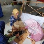 buruh batik di usaha batik Purwakarta