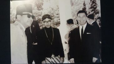 Batik Indonesia Go Tik Swan