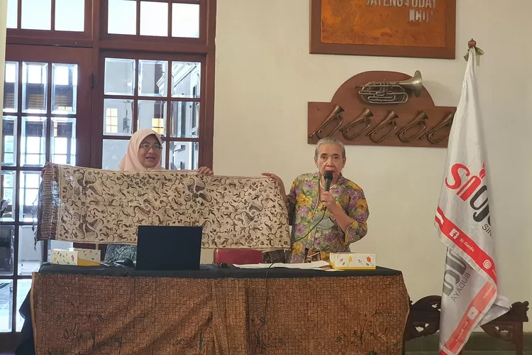 membedah teknik pembuatan kain kuno