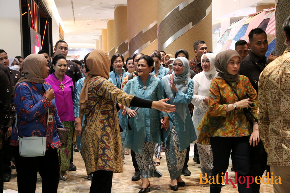 Presiden Joko Widodo dan Iriana Jokowi hadiri Gelar Batik Nusantara 2023.