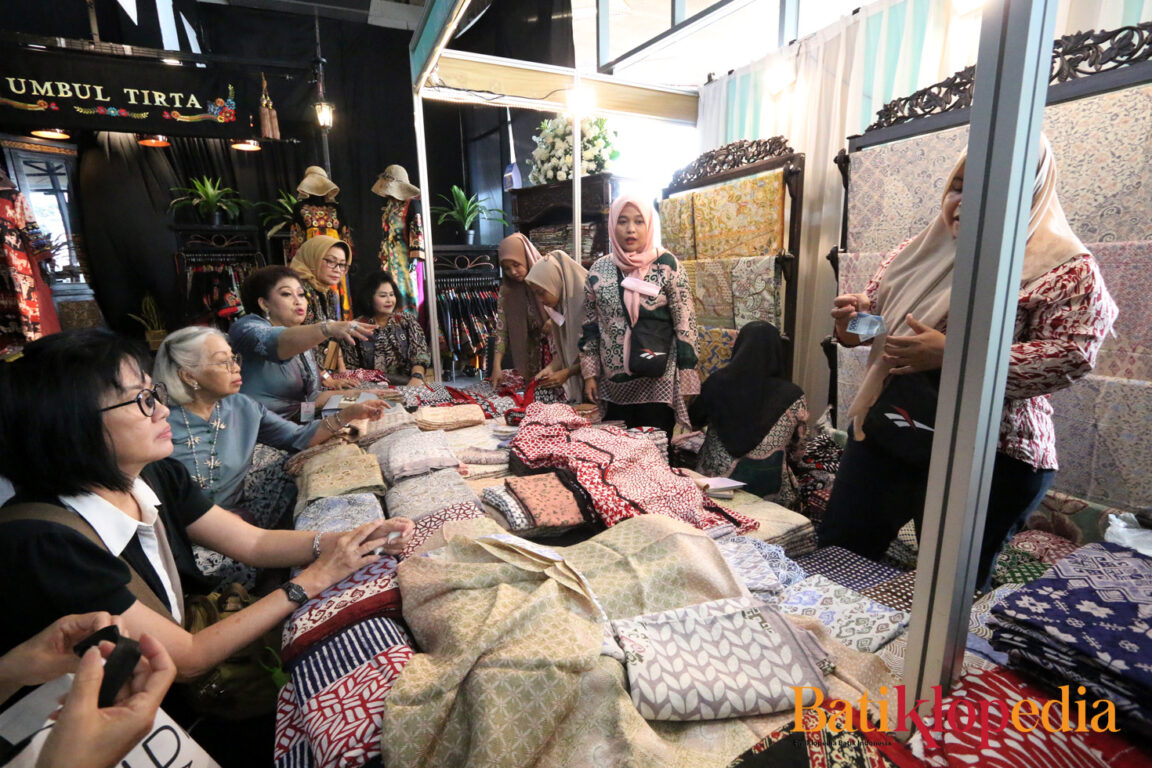 Usaha batik yang ikut dalam pameran
