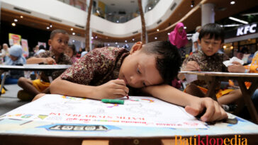 Peserta Lomba Mewarnai Motif Batik Bekasi