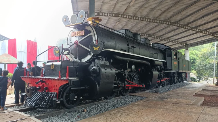 Lokomotif CC5001 pasca beautifikasi oleh IRPS