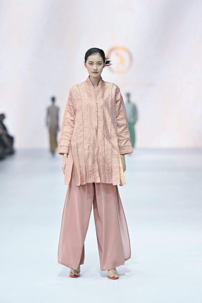 kain tenun songket Oscar Lawalata Culture