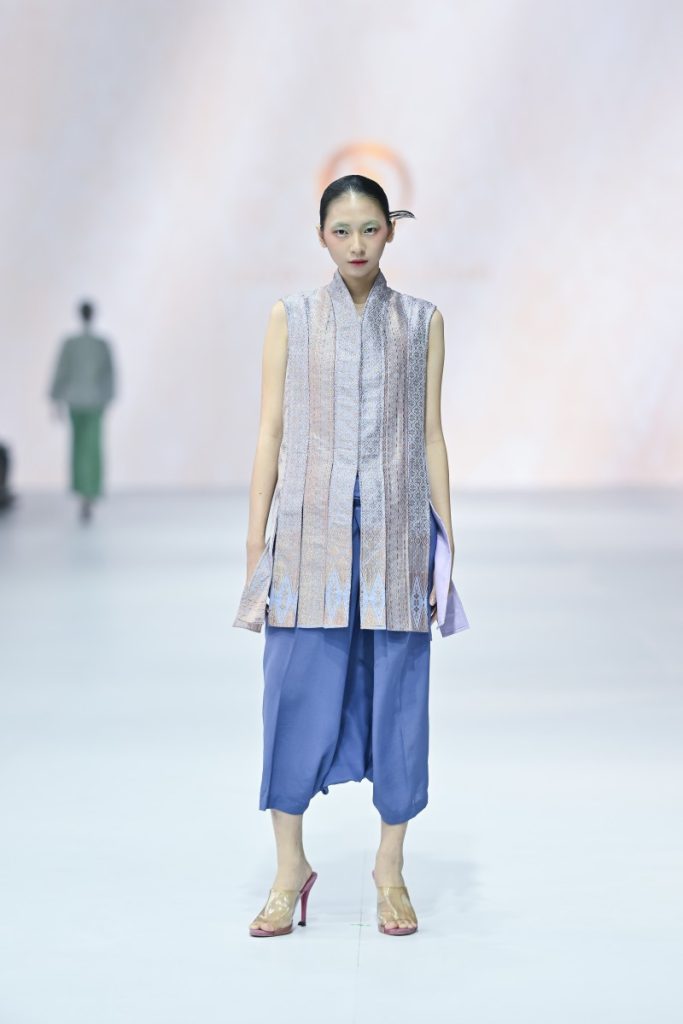 kain tenun songket Oscar Lawalata Culture