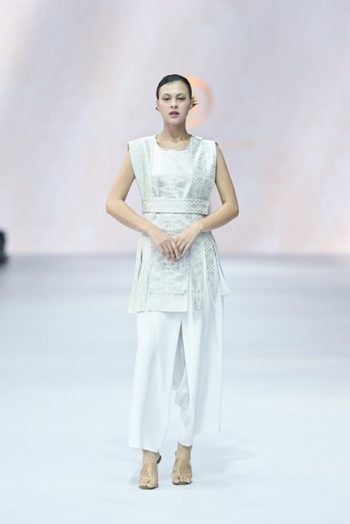 kain tenun songket Oscar Lawalata Culture