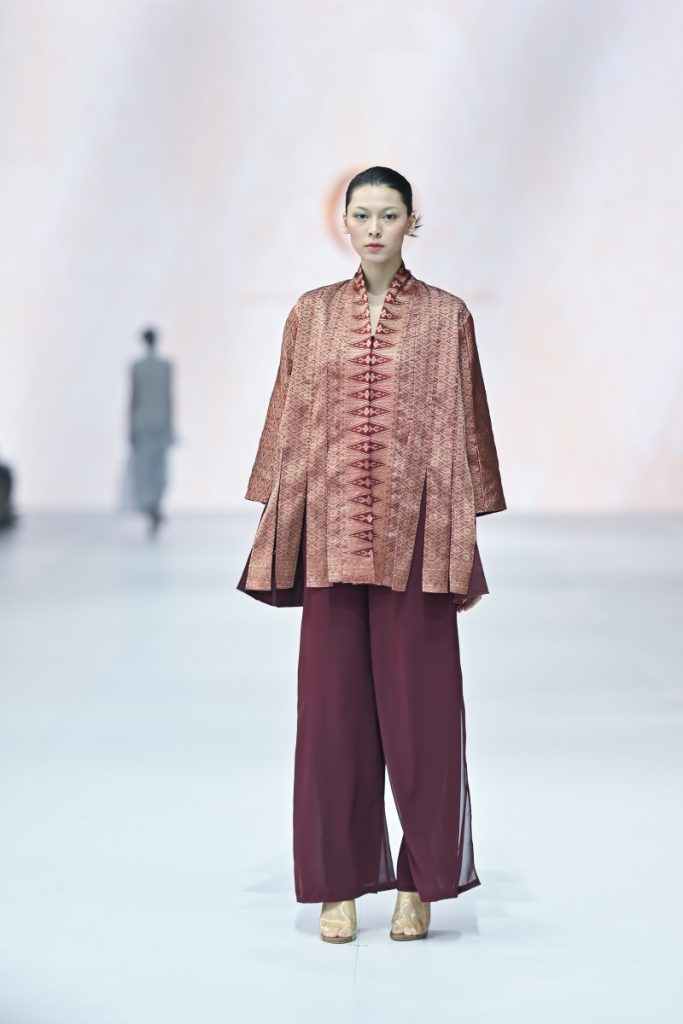 kain tenun songket Oscar Lawalata Culture