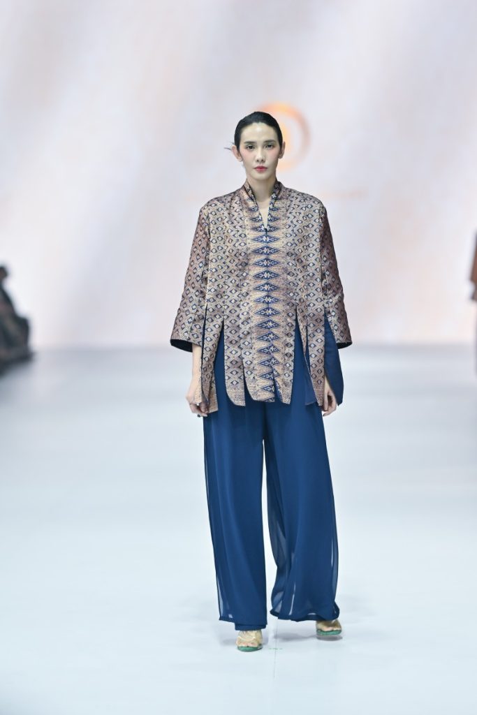 kain tenun songket Oscar Lawalata Culture