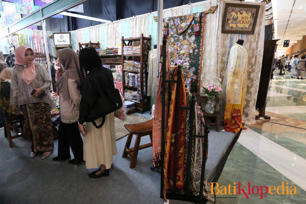 salah satu brand batik dengan nama sendiri