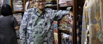 Pasar 17 Agustus jadi pusat batik tulis terbesar dunia. Tradisi kuat, harga beragam, kualitas unggul, budaya batik hidup sehari-hari.