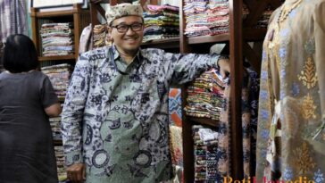 Pasar 17 Agustus jadi pusat batik tulis terbesar dunia. Tradisi kuat, harga beragam, kualitas unggul, budaya batik hidup sehari-hari.