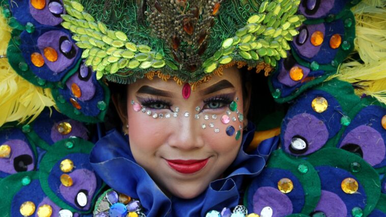 Kirab Batik Museum Batik Indonesia TMII