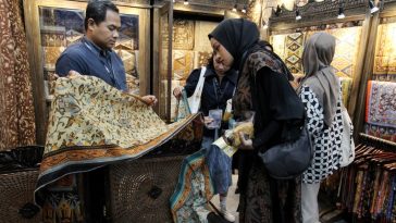 Batik Tanah Liek di Inacraft 2024