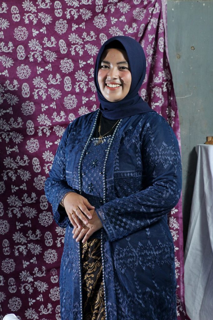 Nur Halimatusa'diah si Pemilik Pondok Batik Sukabumi