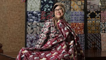Rukoyah Pemilik Batik Bogor Tradisiku. Batik Bogor Tradisiku merupakan showroom sekaligus workshop batik di pusat Kota Bogor, terkenal sebagai pionir tradisi batik di Kota Bogor.