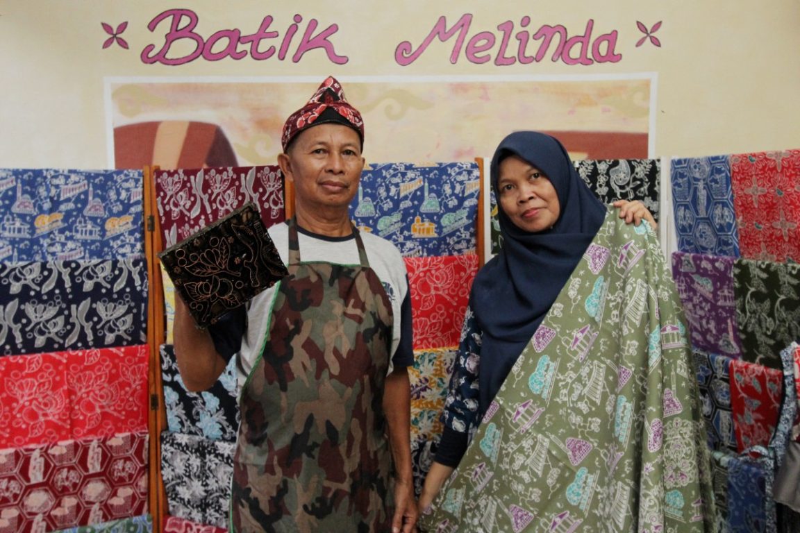 Suami istri ini membuat usaha batik Bogor dengan nama Batik Melinda. Merupakan titisan dari pioneer batik Bogor yakni Batik Bogor Tradisiku.