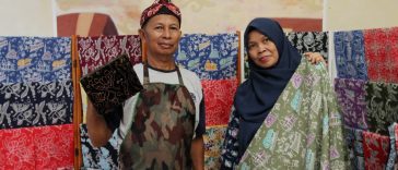 Suami istri ini membuat usaha batik Bogor dengan nama Batik Melinda. Merupakan titisan dari pioneer batik Bogor yakni Batik Bogor Tradisiku.