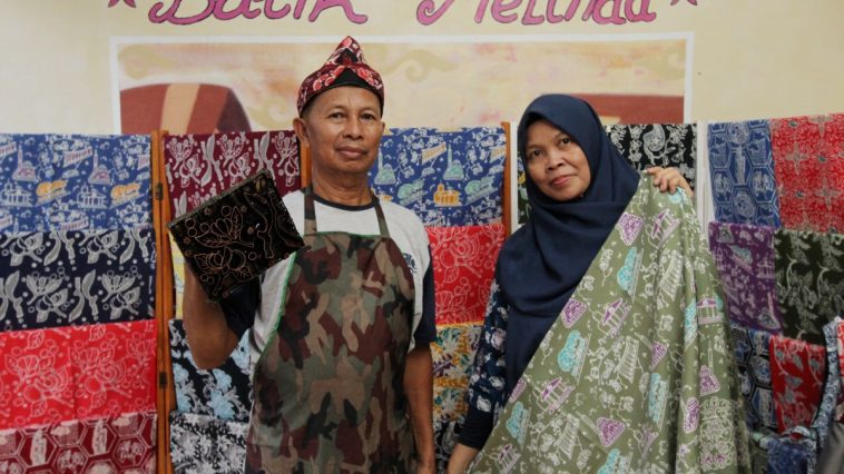 Suami istri ini membuat usaha batik Bogor dengan nama Batik Melinda. Merupakan titisan dari pioneer batik Bogor yakni Batik Bogor Tradisiku.
