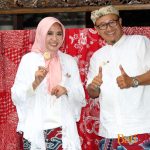 Komarudin Kudiya and his wife