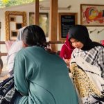 Aktivitas pembatikan di Banyu Sabrang Batik, salah satu workshop di Sentra Batik Lendah
