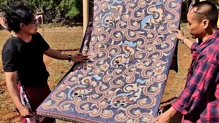 Pameran Hari Batik Di Alam Bebas