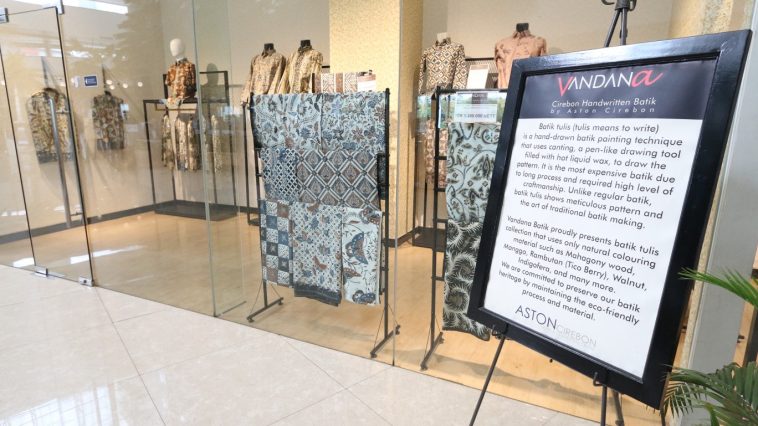 BATIK CIWARINGIN CIREBONAN DI LOBI ASTON CIREBON
