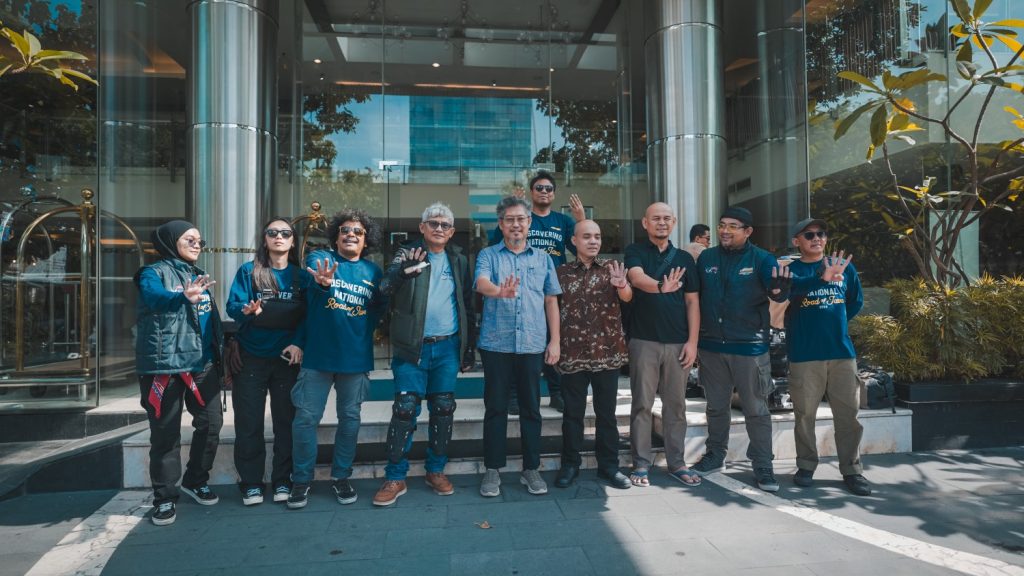 Etape pertama riding tour susur Jalan Nasional bertajuk Discovering National Road of Java 2024, tuntas sudah. Perjalanan yang dimulai dari KM 0 Cikoneng, Anyer, Serang, Banten ini, berakhir di Kota Banyuwangi.