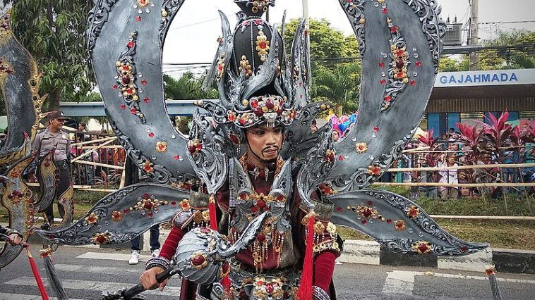 Peragaan busana di Jember Fashion Festival