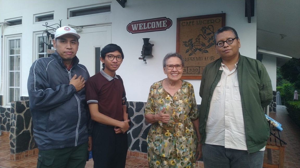 Batiklopedia Bersama Thea Jonathan, tokoh YLCC