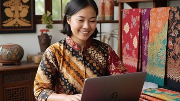 Berjualan produk fisik batik sudah biasa. Tapi era digital memungkinkan monetisasi batik lewat beragam produk non fisik.