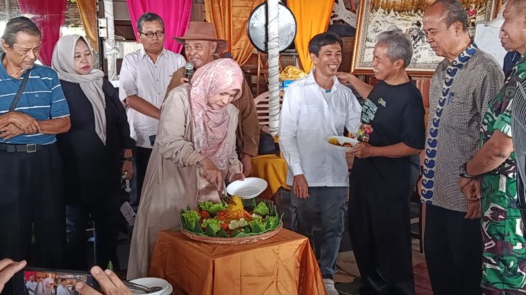 Selain padi dan jagung, ada sorgum sebagai makanan utama. Sorgum dibudidayakan untuk ketahanan pangan Nusantara di masa depan.
