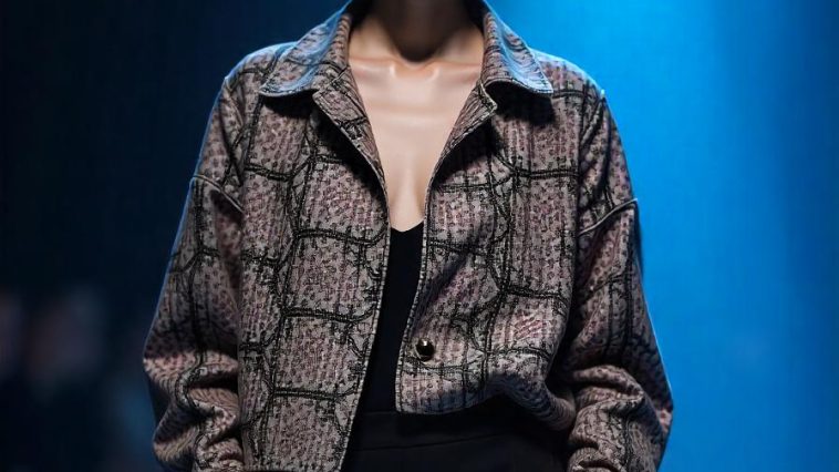 Setiap tahun tren selalu berubah. Tidak terkecuali batik.