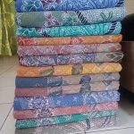 Sablon malam masih dianggap sebagai sebagai proses pembatikan karena menggunakan malam sebagai perintang warna.