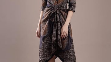 OOTD Batik: Dress Batik Gelap + Sepatu Hitam