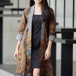 OOTD - Cardigan Batik Panjang dan dress Monochrome