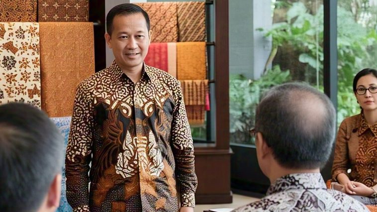 Selain kain batik, cerita batik juga menjadi magnet pengguna atau calon pengguna batik. Dengan mempresentasikannya, orang menjadi kenal batik