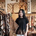 Indah coraknya, dihasilkan dari proses kerja yang tidak sesederhana mengenakannya. Buat generasi Z, wajib tahu untuk bisa menghargai.