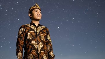 Dalam ilmu perhitungan jawa, terdapat istilah lintang / bintang, yang merupakan adaptasi ilmu falakiyah dari timur tengah.