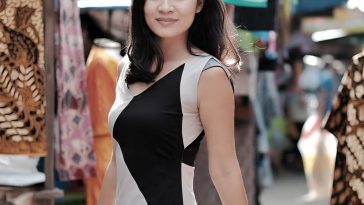 Tradisi batik bertahan karena ada pelestari dan pengembangnya.