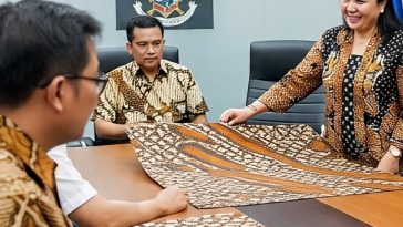 Titik balik batik adalah mempertegas kembali narasi batik untuk ekspos pasar.